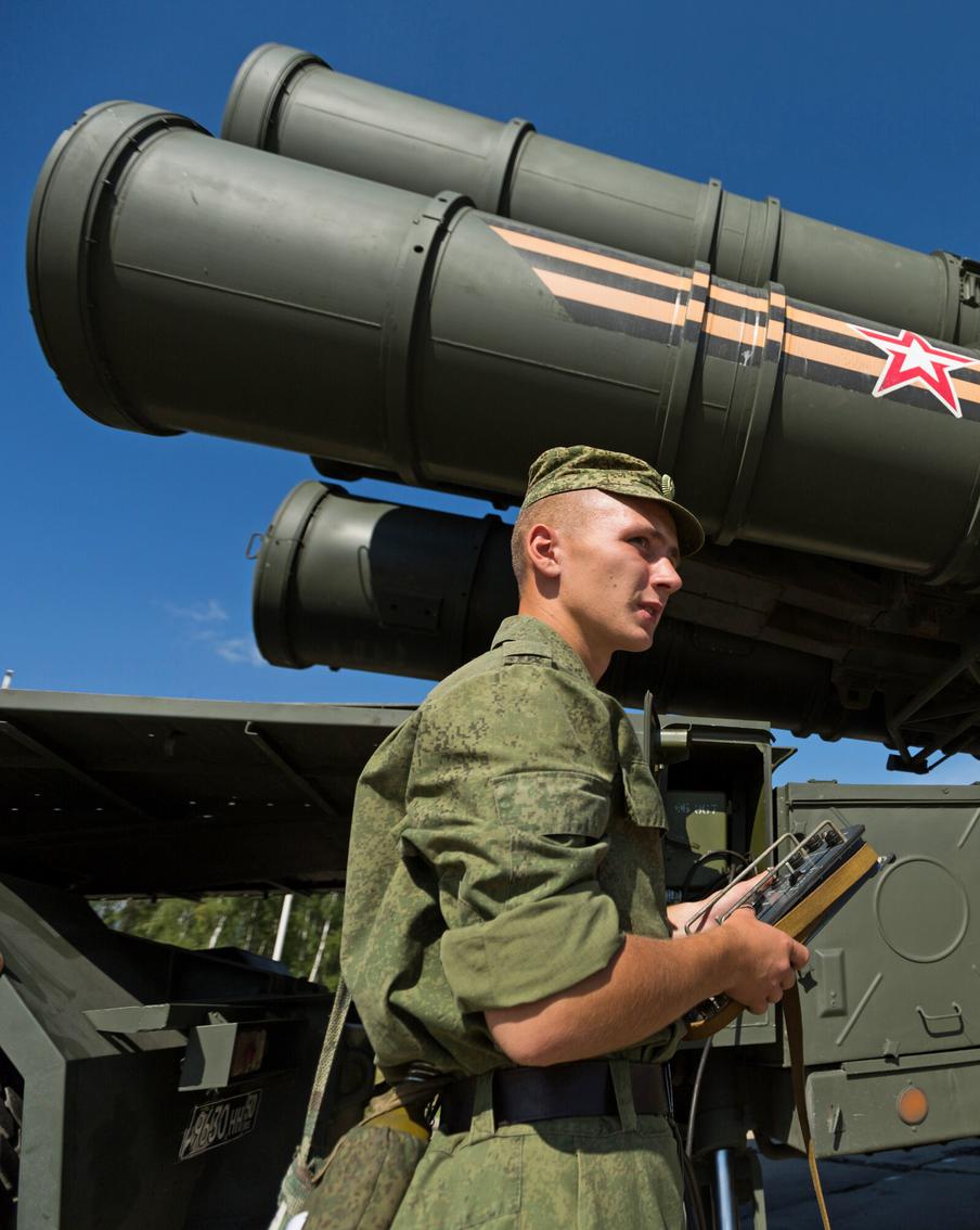 ПВО Министерства обороны России отражает атаки беспилотников на Москву