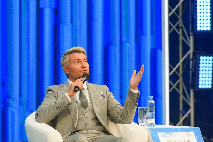 Басков пожаловался на многочасовое ожидание в самолёте в Пулково