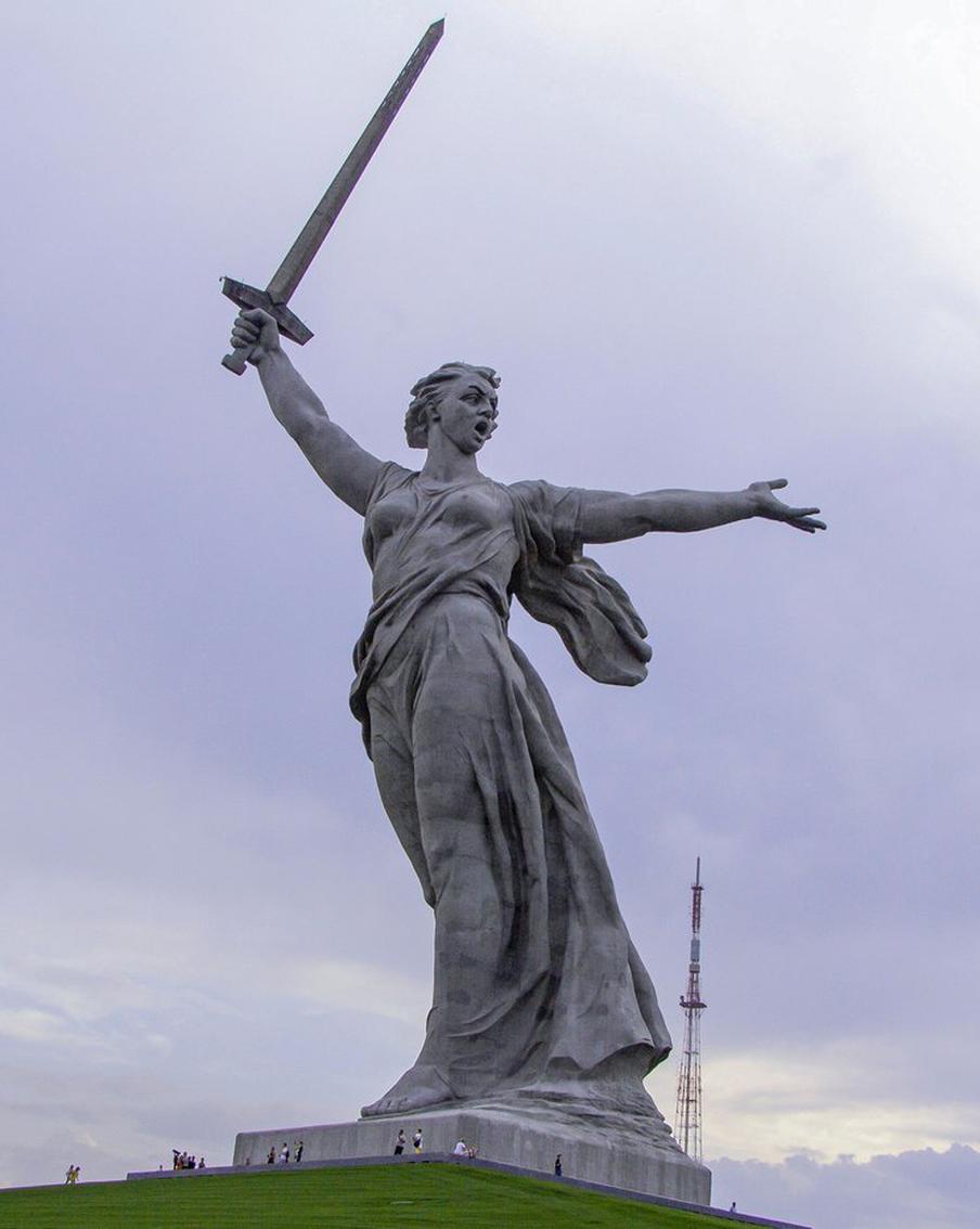 На въездах в Волгоград установили дорожные знаки "Сталинград"