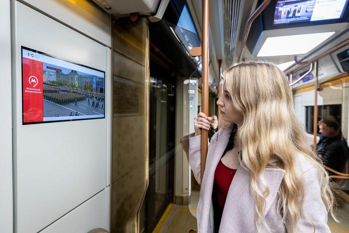 Парад Победы, викторины и архивные фото: что ждёт пассажиров транспорта в День Победы