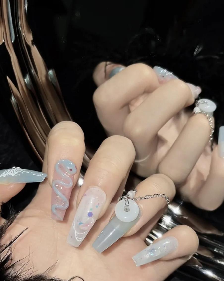 Накладные ногти снова в моде: тренд из Азии, который вышел на глобальный уровень