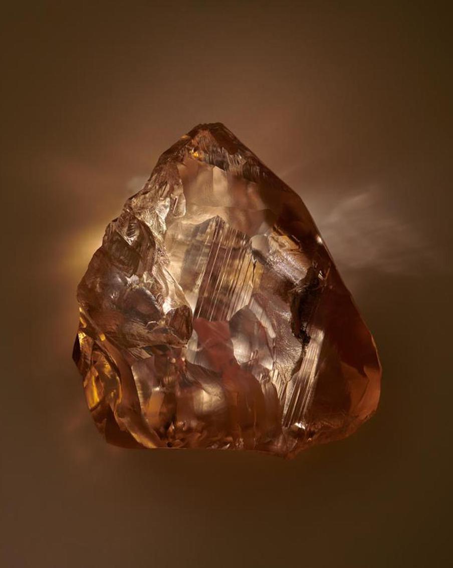 468 карат: янтарный гигант из Якутии стал алмазным рекордом России