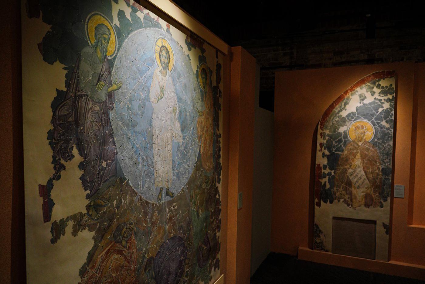 На выставке "Восстаёт во славе".