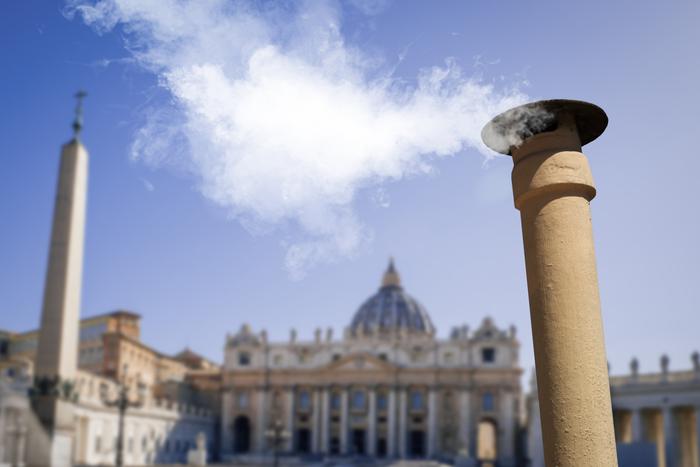 По итогам конклава в Ватикане стало известно имя кардинала, ставшего новым папой римским