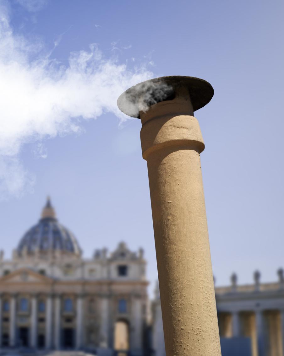 По итогам конклава в Ватикане стало известно имя кардинала, ставшего новым папой римским