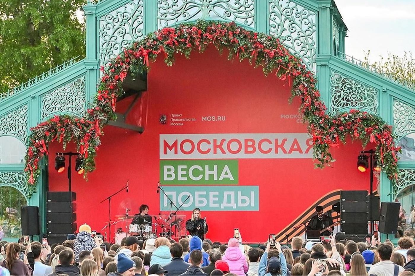 В павильоны "Москва помогает" можно принести подарки для участников СВО