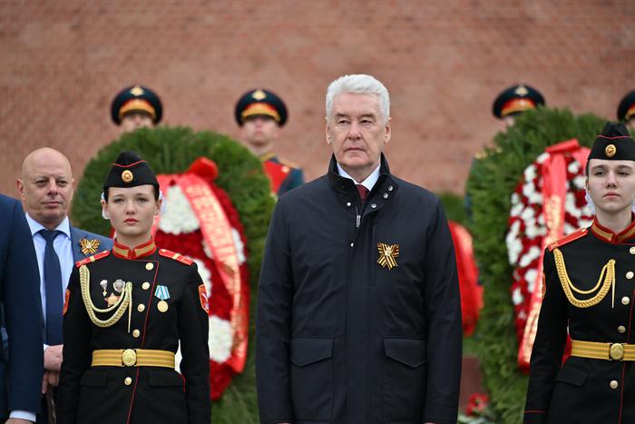 Столичный мэр поблагодарил ветеранов за их вклад в победу над нацизмом 80 лет назад