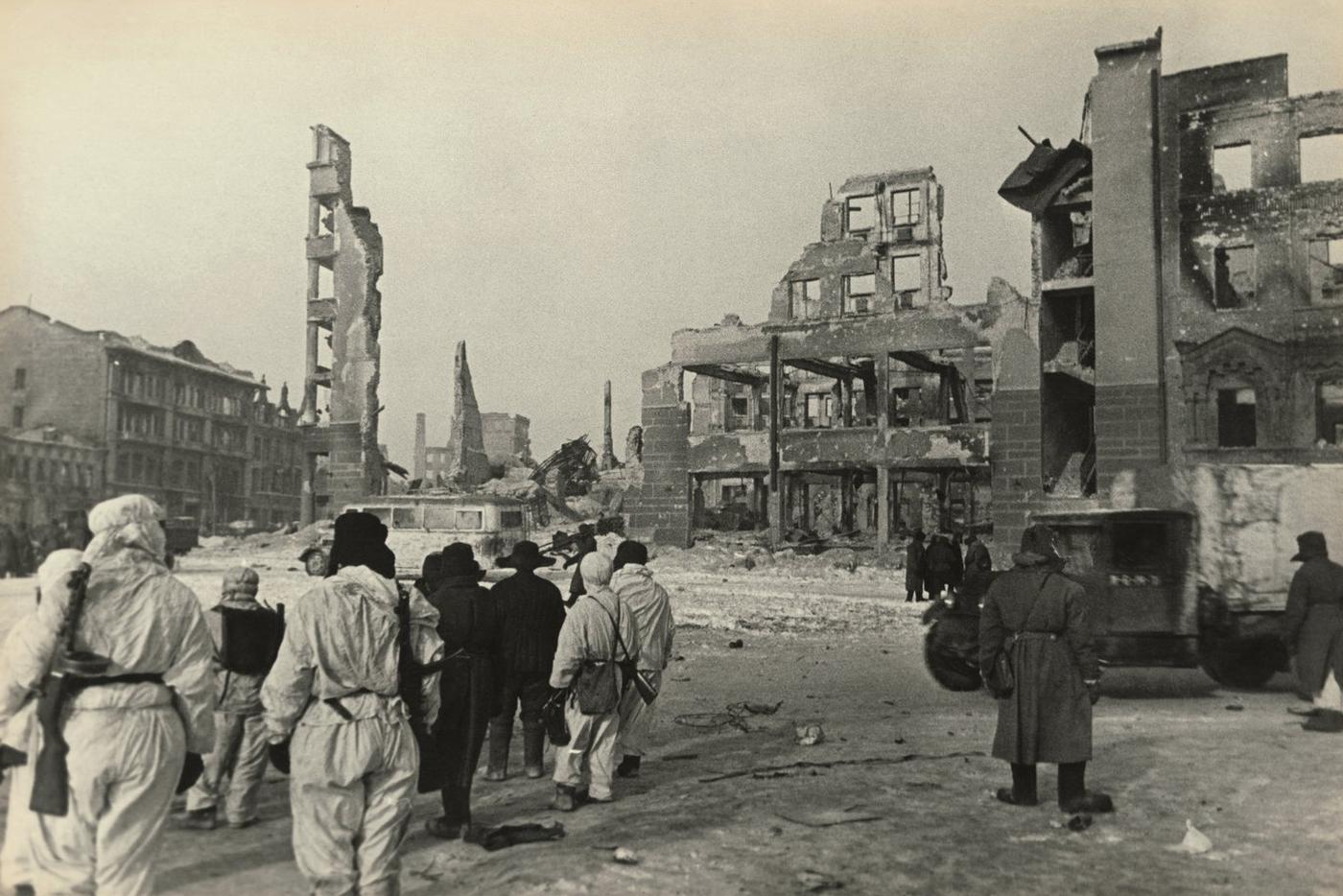 Яков Рюмкин. "Сталинград". 1943 год. Серебряно-желатиновый отпечаток. Частное собрание. Планируется к приобретению в коллекцию музея.