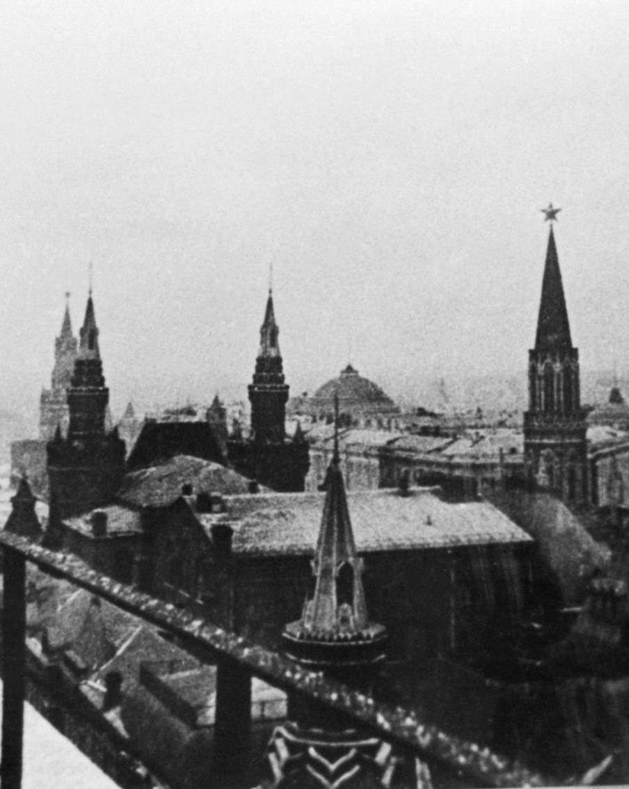 Хлеб по карточкам и налог на холостяков: как выживала столица