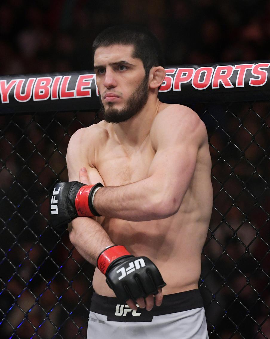 Ислам Махачев идёт за вторым чемпионским поясом UFC