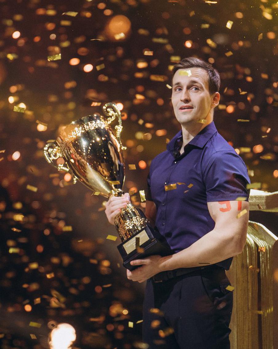 Учитель физкультуры обошёл олимпийских чемпионов на шоу "Титаны 2" и выиграл 10 миллионов рублей