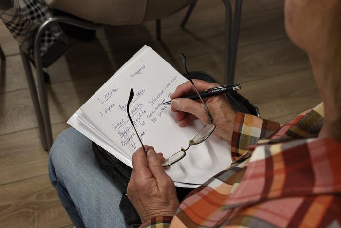 Участники клуба мемуаристики посвящают свои зарисовки семье и звёздам