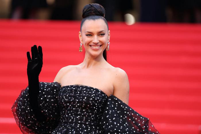 Каннский фестиваль против "голых" платьев: кто справился, а кто наплевал на запрет