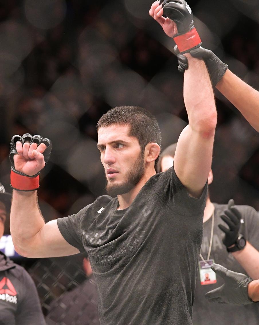 Махачев ушёл из легкого веса UFC и поднимется в полусредний