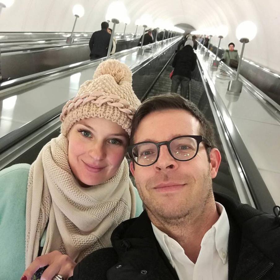 Винсент с женой Натальей в метро, 2016 год.