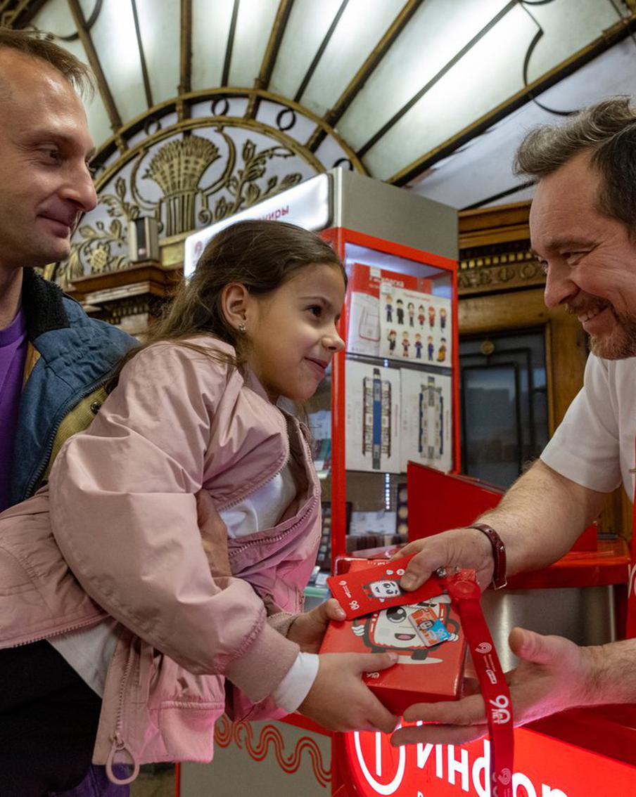 Максим Ликсутов рассказал о том, что за подарки получили юные пассажиры в честь юбилея метро