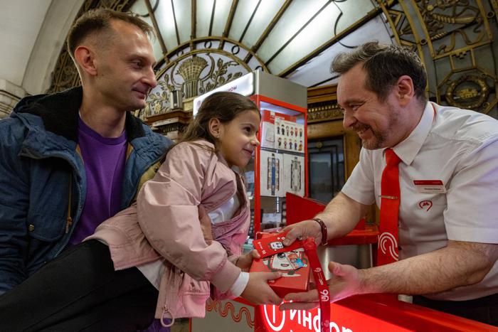 Максим Ликсутов рассказал о том, что за подарки получили юные пассажиры в честь юбилея метро
