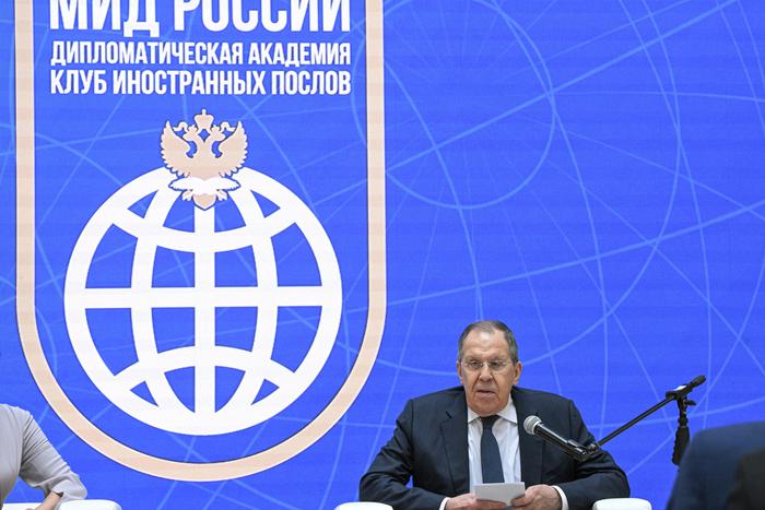 Лавров заявил, что крики Зеленского в микрофон не могут быть дипломатией