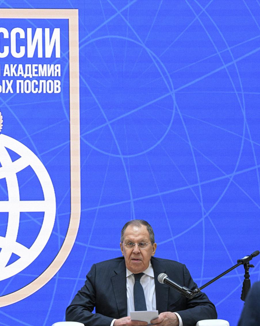 Лавров заявил, что крики Зеленского в микрофон не могут быть дипломатией