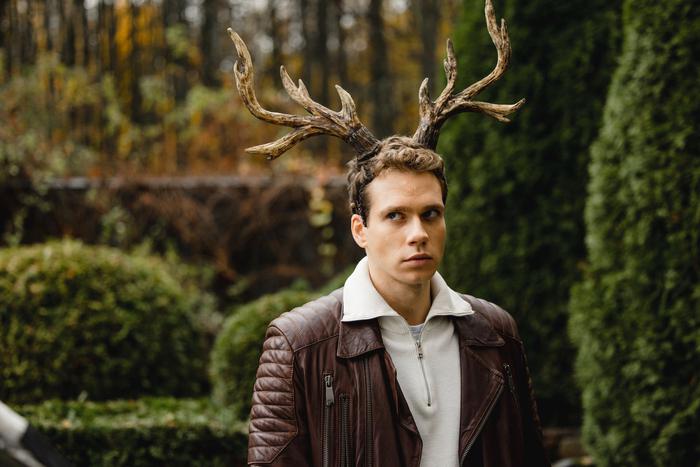 "Чтобы сыграть в "Олене", мне пришлось проделать огромную работу над собой": Кузьма Сапрыкин рассказал Metro о своей роли в новом ромкоме