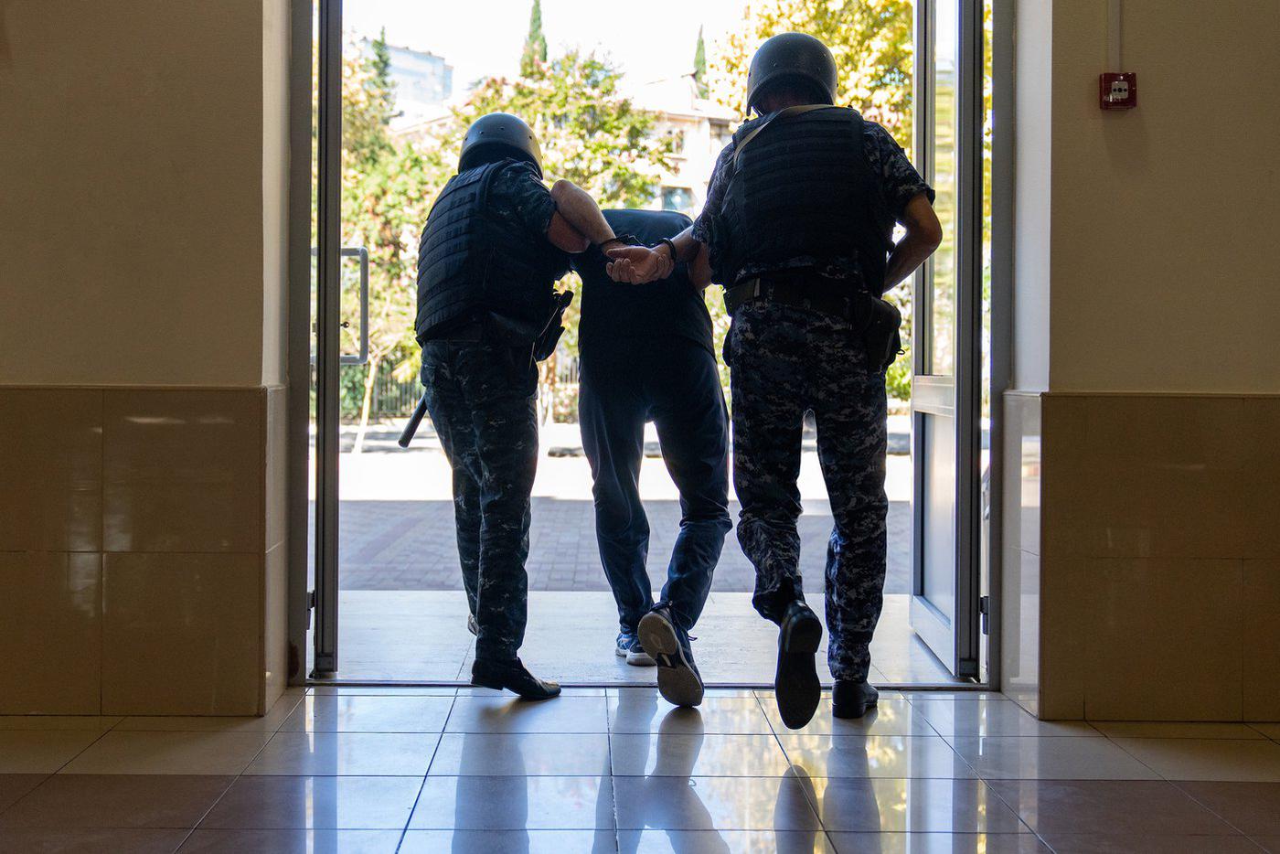 В Библии буйного томича, который неадекватно вёл себя в поезде, обнаружили наркотики