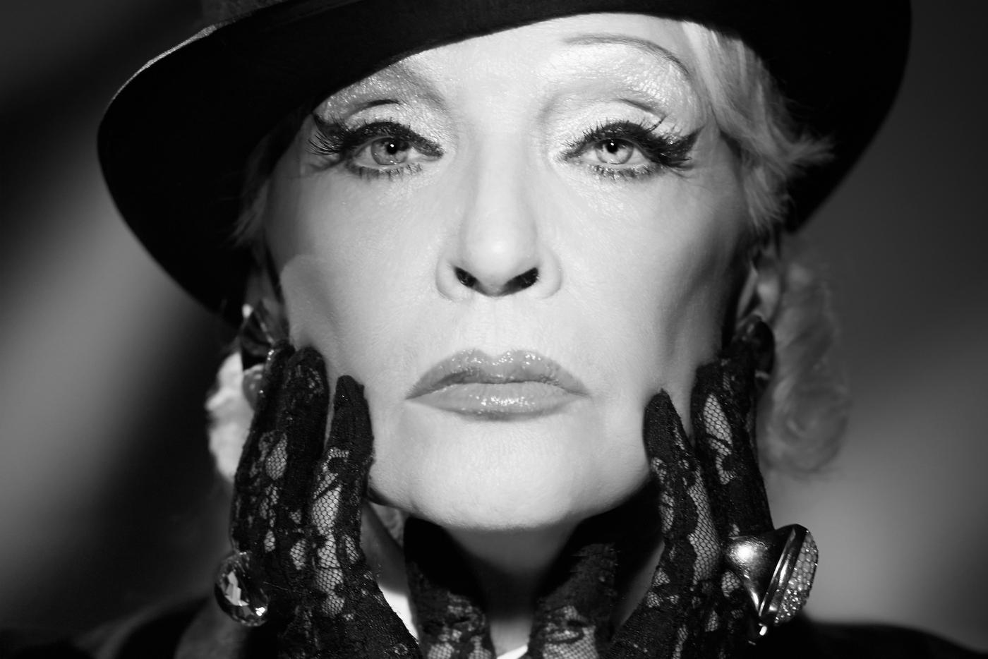 История одной фотосессии: как Светлана Светличная удивила поклонника Марлен Дитрих