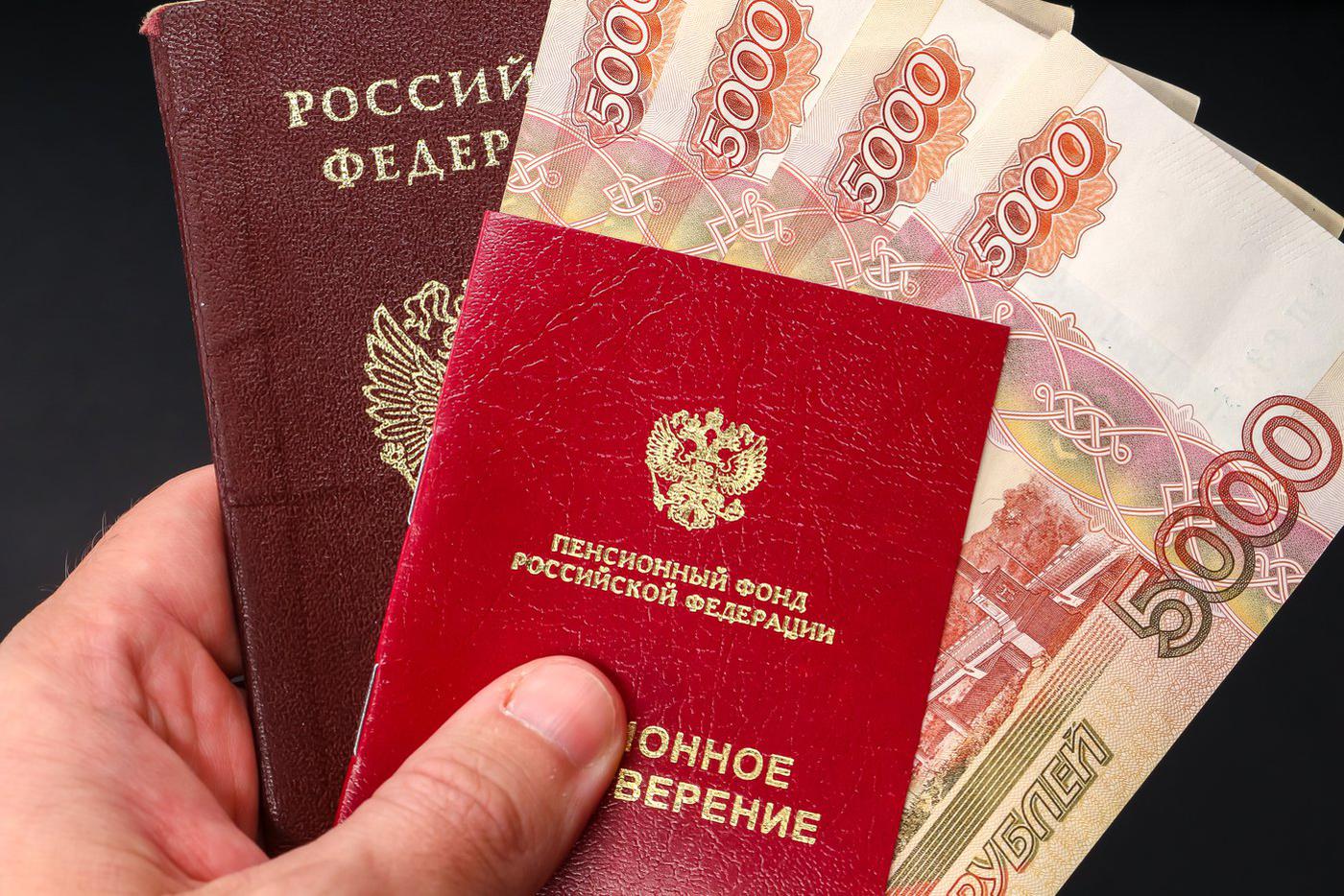 Российские пенсионеры, достигшие возраста 80 лет, получат прибавку к пенсии уже этим летом
