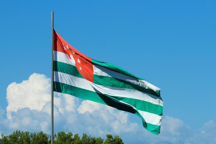 Российский президент упростил получение гражданства для жителей Абхазии и Южной Осетии