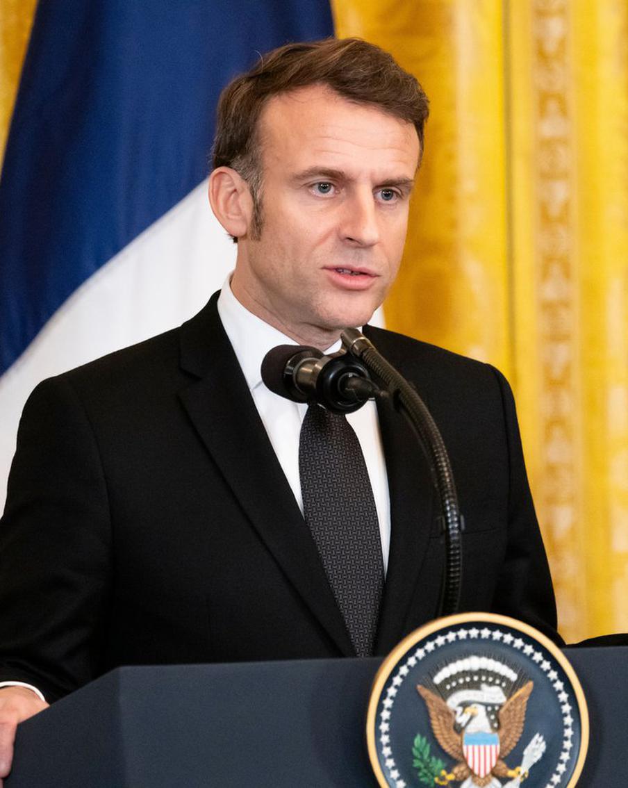 Эммануэль Макрон обратился к Дональду Трампу с просьбой повлиять на отношение Владимира Путина к Украине