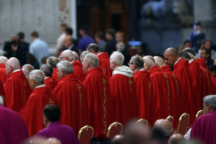 Папа римский Лев XIV перед интронизацией объехал площадь Святого Петра