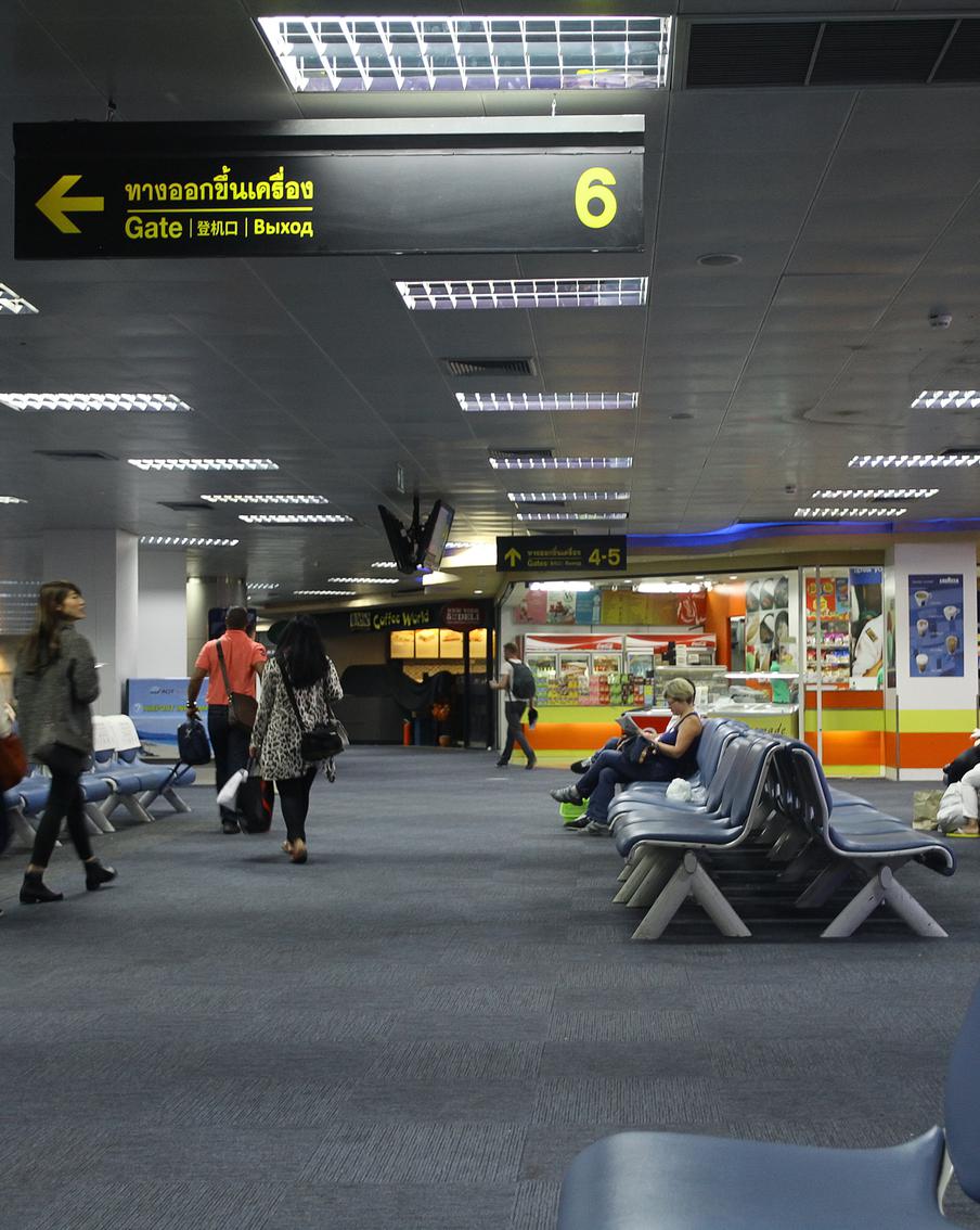 Туристка скончалась в аэропорту египетского Шарм-эш-Шейха после обрушения рекламного щита