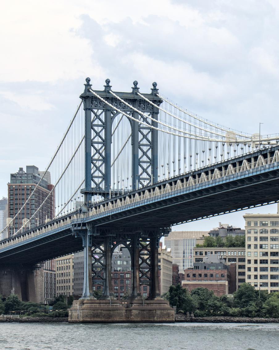 В Нью-Йорке мексиканский парусник врезался в Бруклинский мост, есть погибшие и пострадавшие