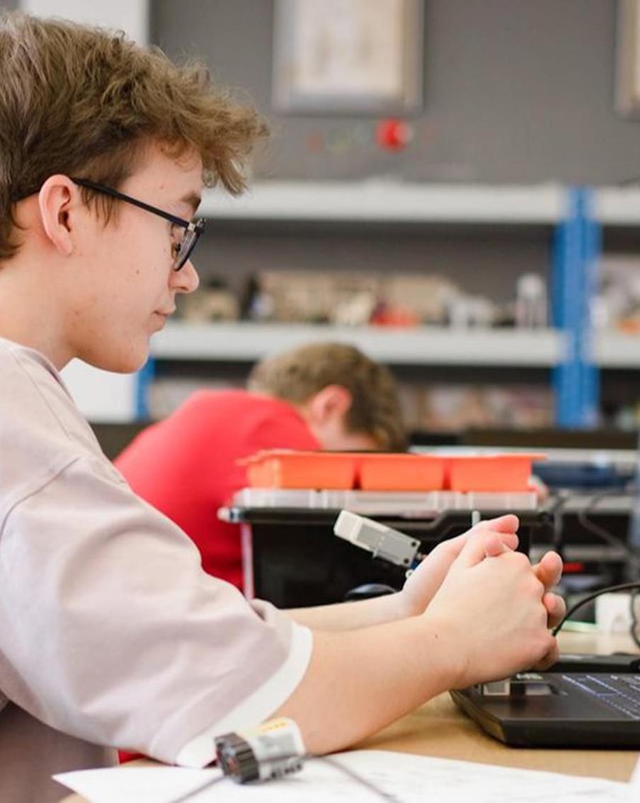 Собянин: Ученики столичных школ завоевали более 4,7 тысячи дипломов на московской олимпиаде школьников