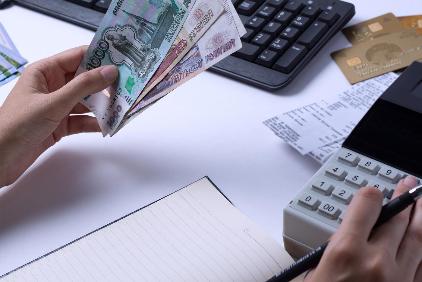 Средняя зарплата в России достигла нового рекорда, превысив 91 тыс. рублей