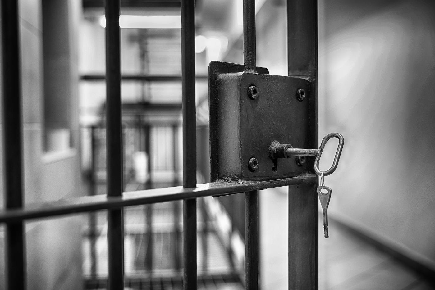 Пожизненно осуждённый маньяк Лендьел пытается освободиться после 31 года в колонии