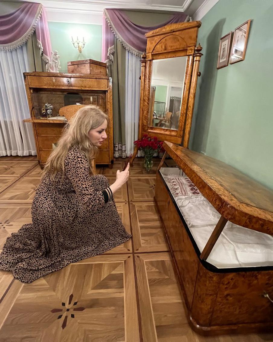 "Роза без шипов" таила в себе оттенок овощной ботвы: какие тайны скрывали духи Натальи Гончаровой