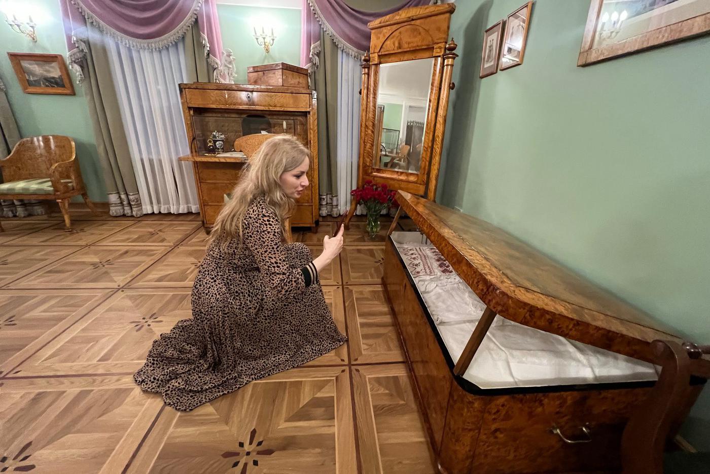 Акция "Ночь в музее" cобрала в мемориальной квартире Пушкина на Арбате ценителей его творчества