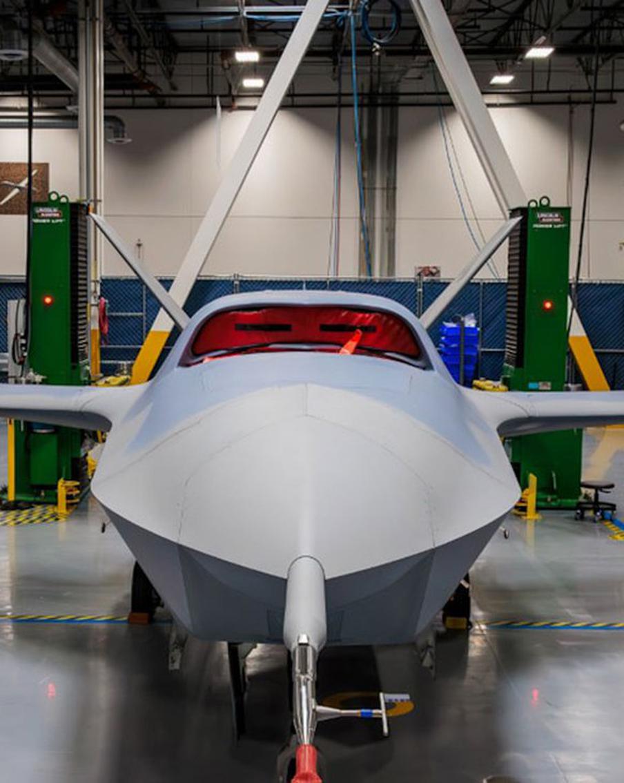 "Угроза для наших самолётов": США показали боевой беспилотный истребитель