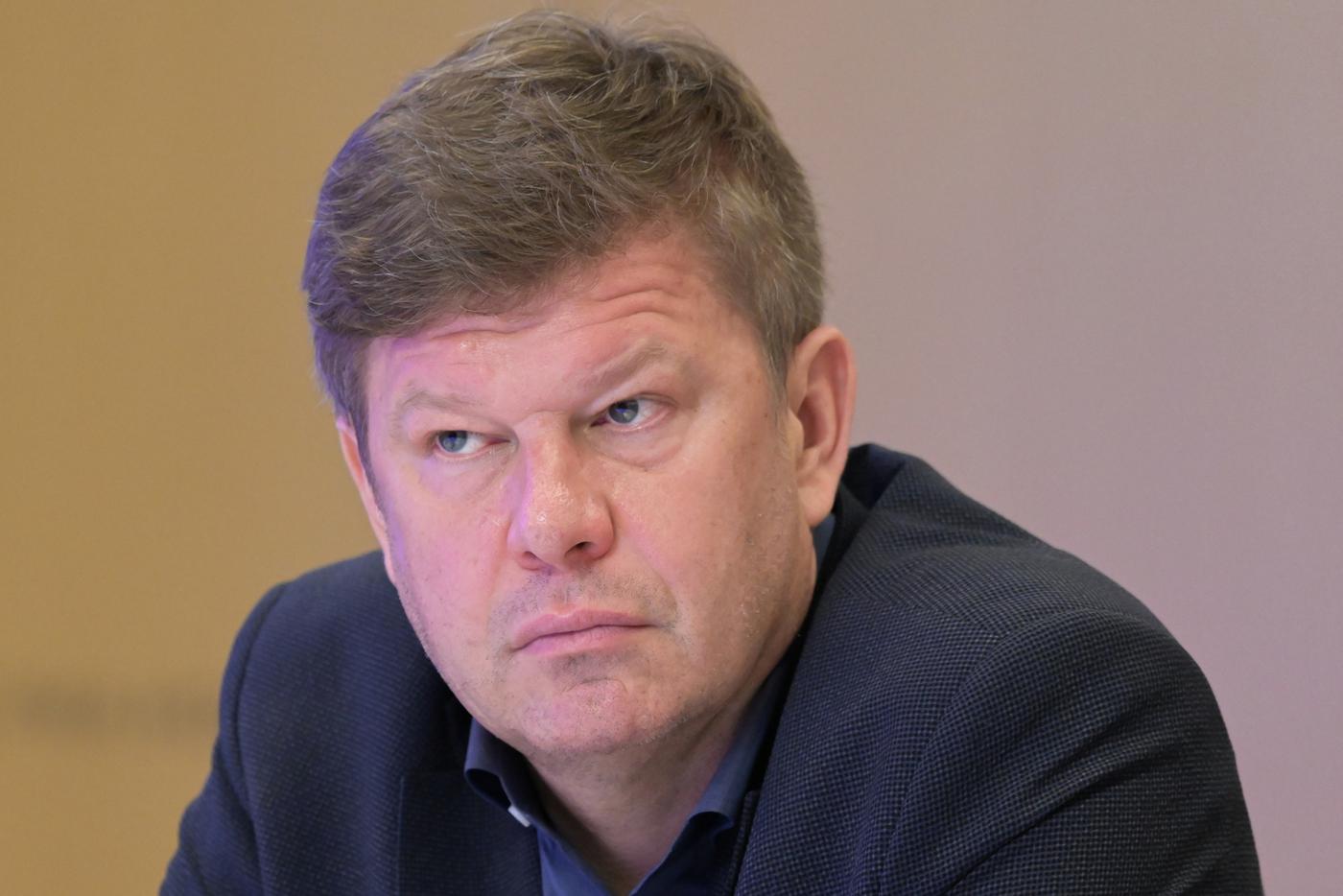 Губерниев резко ответил Вяльбе: "Если честно, лучше бы она помолчала"