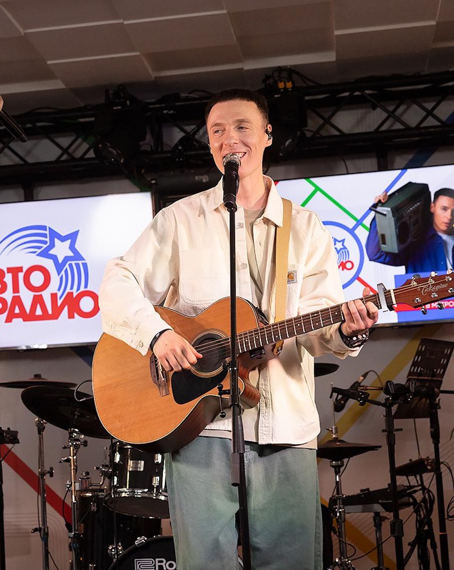 Группа Dabro презентовала свою новую композицию прямо в московском метро