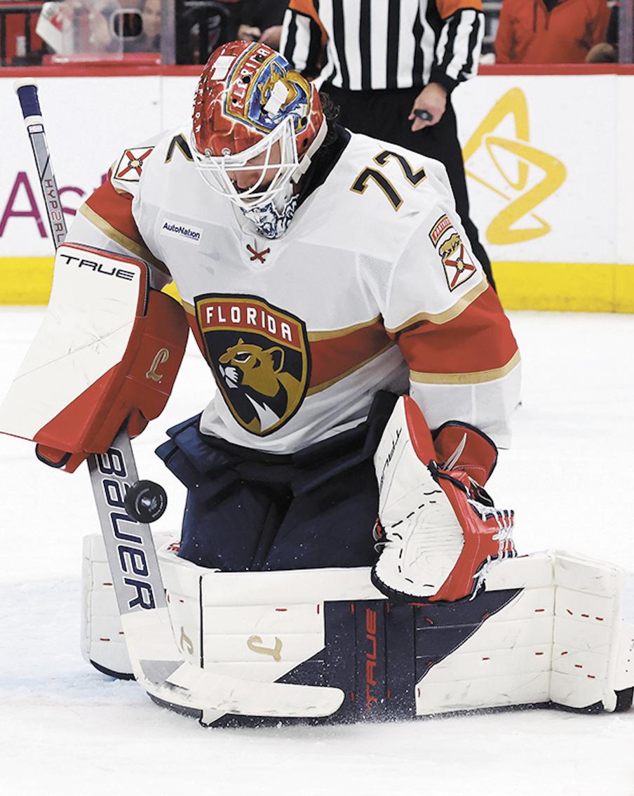 Избитый российский голкипер стал героем матча в НХЛ