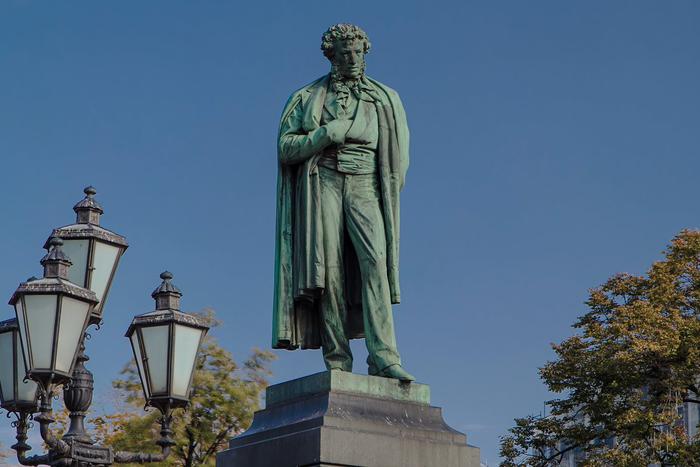 Путин указал на варварское отношение к русской культуре за рубежом