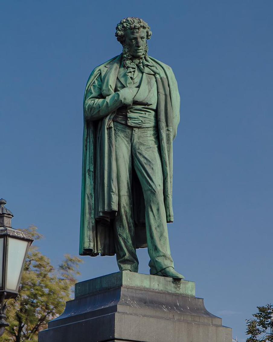 Путин указал на варварское отношение к русской культуре за рубежом