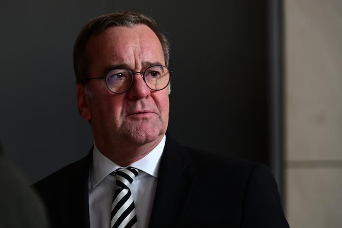 Немецкий министр обороны рассказал, когда Германия сможет отправить на Украину свои войска