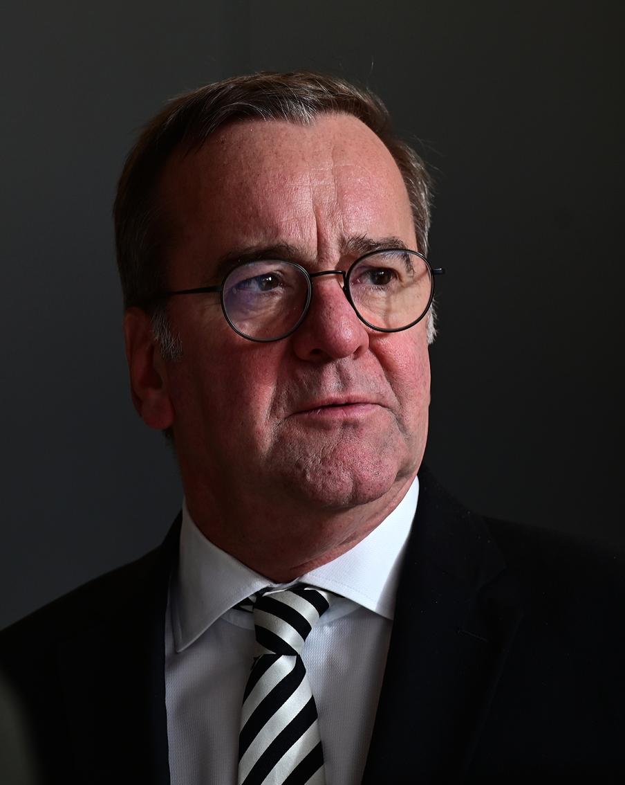 Немецкий министр обороны рассказал, когда Германия сможет отправить на Украину свои войска