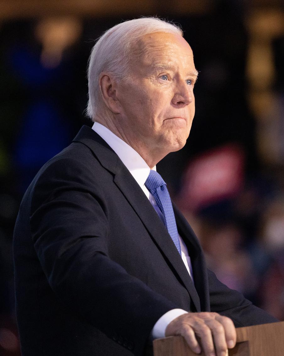 Экс-президент Джо Байден посетил публичное мероприятие впервые с момента обнаружения у него рака