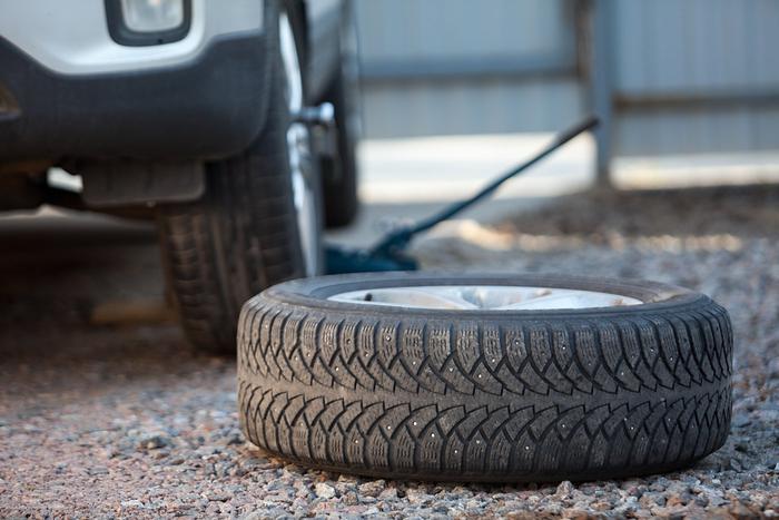 В ГИБДД напомнили о возможности ездить на нешипованной резине зимой