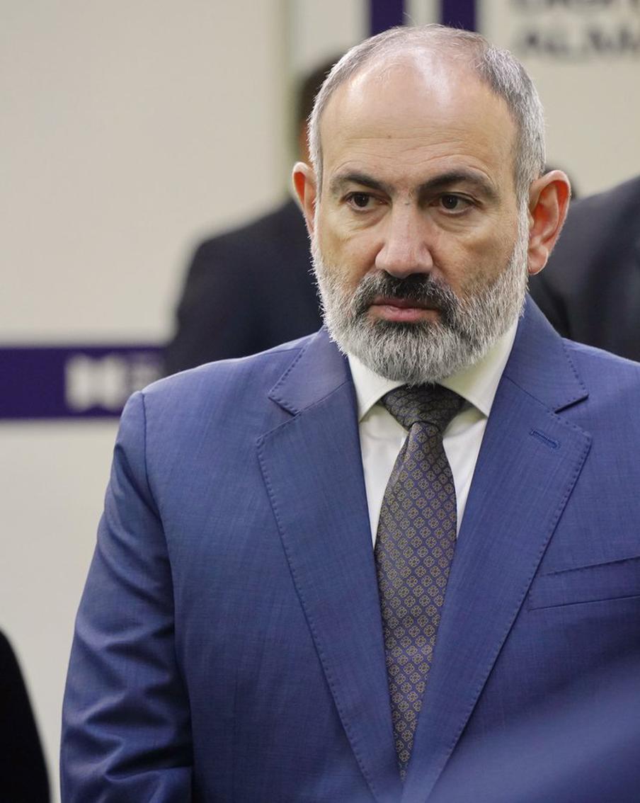 Пашинян пообещал изменить конституцию ради мира с Азербайджаном