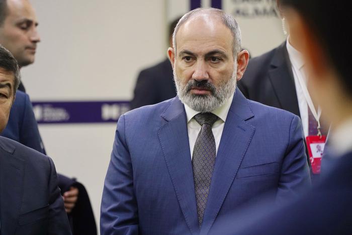 Пашинян пообещал изменить конституцию ради мира с Азербайджаном