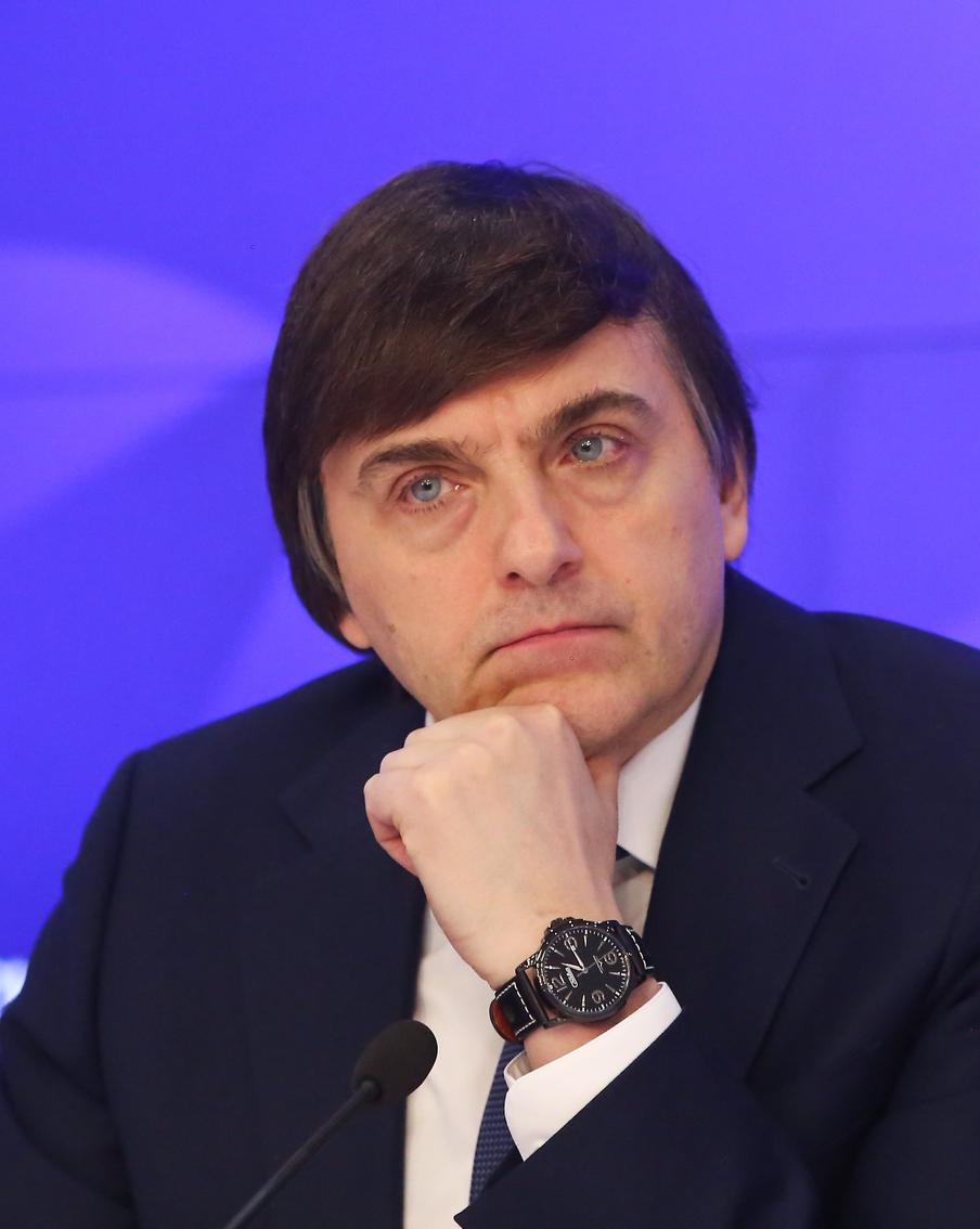 Министр просвещения пообещал единые учебники по всем предметам